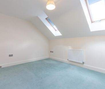 4 bedroom semi-detached house to rent - Photo 4