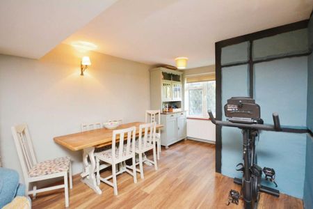 3 bedroom terraced house to rent - Photo 3