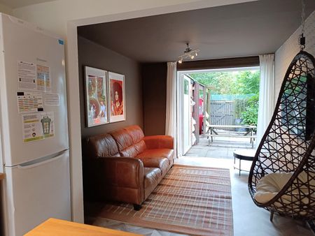 4 Bed Terraced House, Shotton Walk, M14 - Photo 2