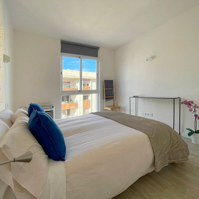 ALQUILER POR MES, apartamento amueblado, 2 dormitorios, terraza, Paseo Maritimo - Photo 1