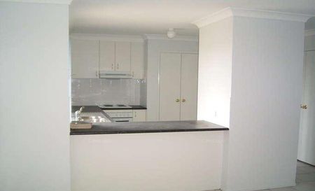 LARGE FAMILY HOME! - Photo 3