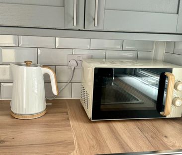 Room in a Shared House, Buckingham Avenue, M6 - Photo 6