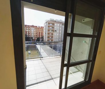 Alquiler de piso en Calle Urani - Photo 1