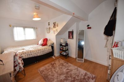 3 bedroom House in Autumn Street, Hyde Park - Photo 3