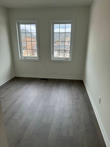 Three bedroom for rent in Thorold - Photo 2