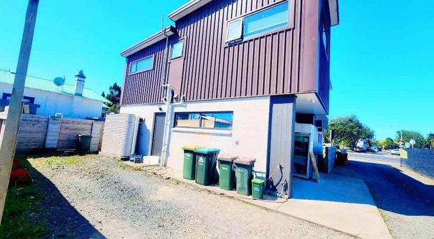 Stylish New-Build 4BR Home in Avondale - Photo 1