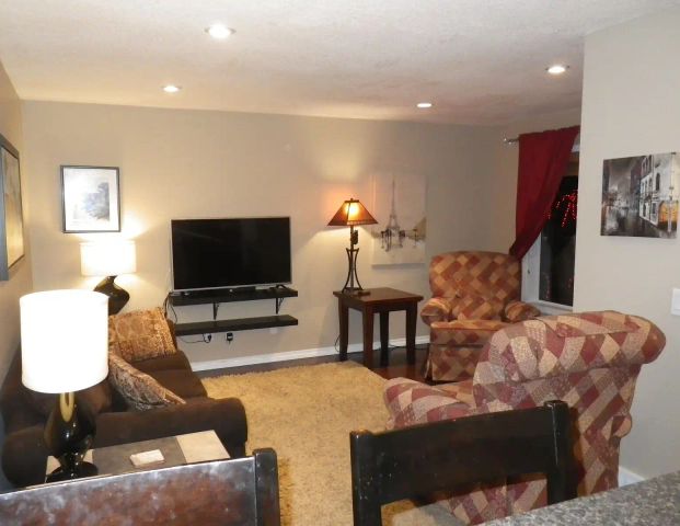 1-BR Furnished Walk-Out Suite in Crestmont – Single Professional or Retiree — 1 Bedroom Other - Photo 1