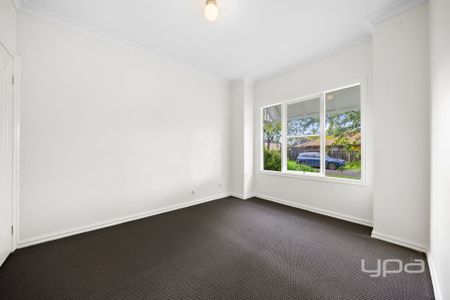 Beautifully Presented Home Offering Comfort & Convenience !! - Photo 5