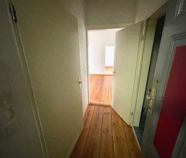 Renovierungsbed&uuml;rftige 2 Zimmer Wohnung zum 01.12.2024! - Foto 4