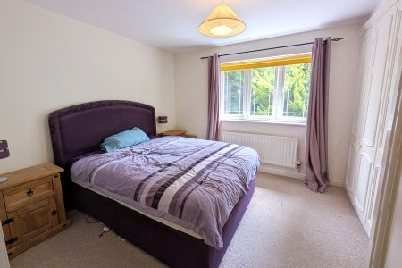 Brushfield Way, Woking - 2 bedrooms Property for lettings - Seymours - Photo 3