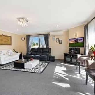 Cosy Family Home - Photo 1