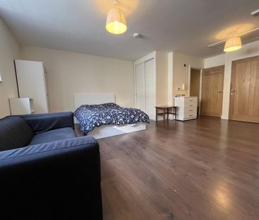 Studio to rent - Photo 1