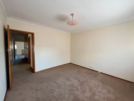 THREE BEDROOM HOUSE - Photo 4