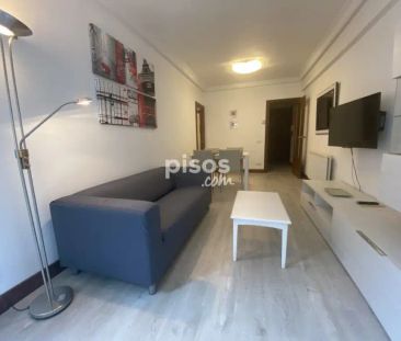 Piso en alquiler en Calle de la Marina - Photo 1