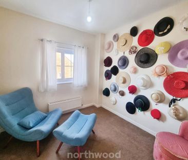 3 bedroom flat to rent - Photo 2