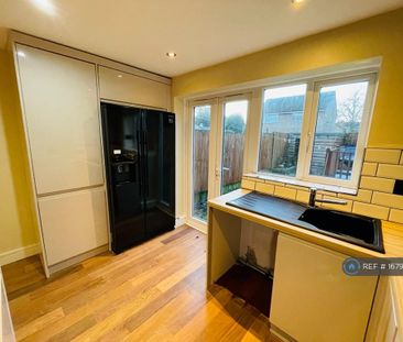 2 bedroom semi-detached house to rent - Photo 5