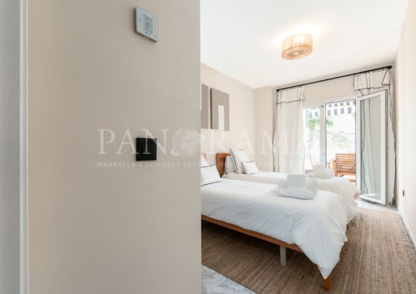 Apartment with sea views in a beachfront community Playa Rocio in Puerto Banús