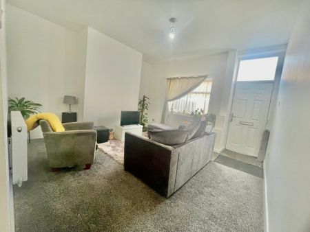 Ainsworth Road, Radcliffe - Photo 2