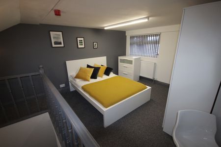 5 Bed Terraced House, Alpha Street, M6 - Photo 4