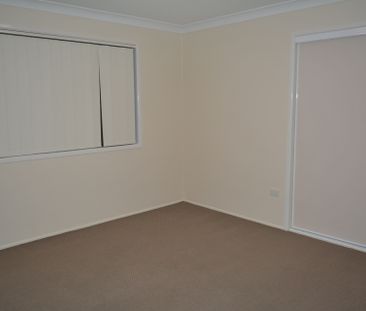 12 Ballin Drive, CENTENARY HEIGHTS - Photo 3