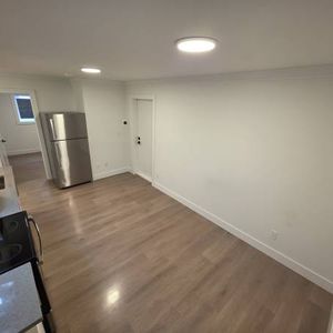 1 Bedroom Basement Suite - 10th and Cumberland - Photo 2