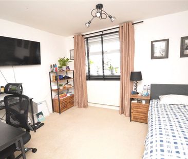 16, Leasowe Close, Leeds, West Yorkshire, LS10 2HS - Photo 4