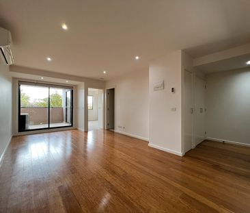 Modern One Bedroom Apartment - Photo 6