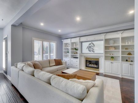 For Lease - 2 Whalen Court, Richmond Hill, Ontario - Photo 2