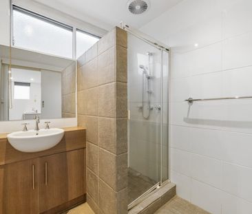 Modern Style Living in Sunshine - Photo 6