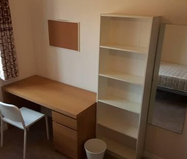 4 bedroom semi-detached house to rent - Photo 5