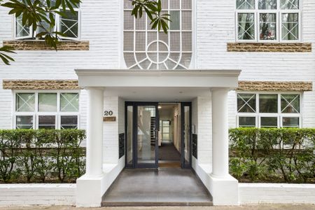 Renovated North Facing Art Deco Apartment In Highly Sought After Location - Photo 3