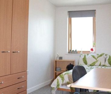 1 bedroom in a flat share to rent - Photo 3