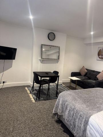 Mixed use to rent - Photo 3