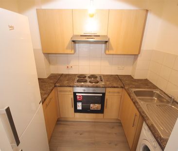 1 bedroom Flat to let - Photo 4