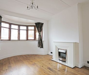 Price £2,500 pcm - Available Now - Unfurnished - Photo 2