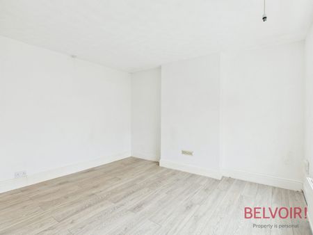 Semi-detached house to rent on - Photo 2