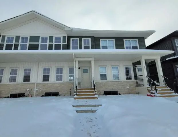 3 Bed Room and 2.5 Bath in the Main Floor of a Townhome in Carrington, Calgary | 717 Carrington Boulevard, Calgary - Photo 1