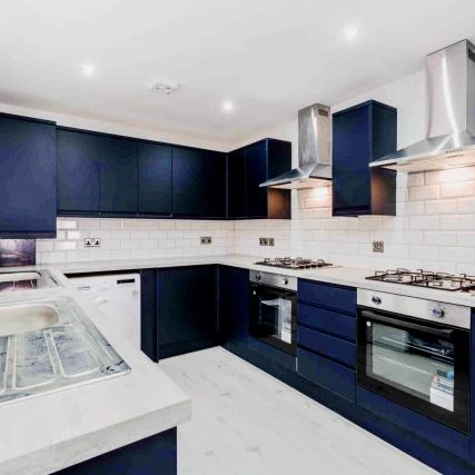 6 Beds 5 Baths - Photo 1