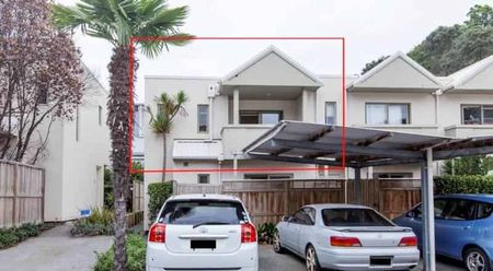 Tidy Apartment Living in Three Kings - Photo 2