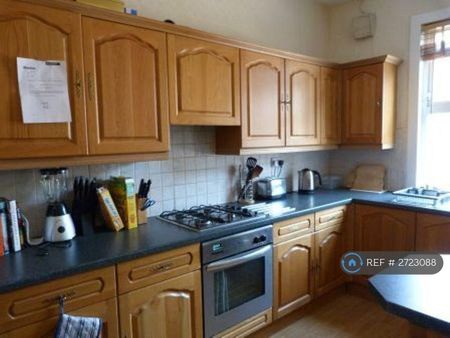 1 bedroom in a house share to rent - Photo 4