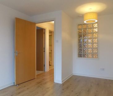 2 bed flat for rent in The Shore - Photo 5