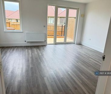 3 bedroom semi-detached house to rent - Photo 2