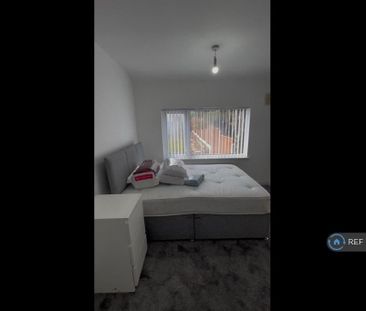 1 bedroom in a house share to rent - Photo 2