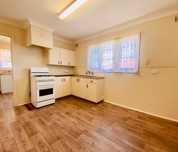 NEED A HUGE WORKSHOP? - Photo 2