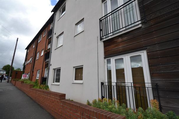 2 bedroom flat to rent - Photo 1