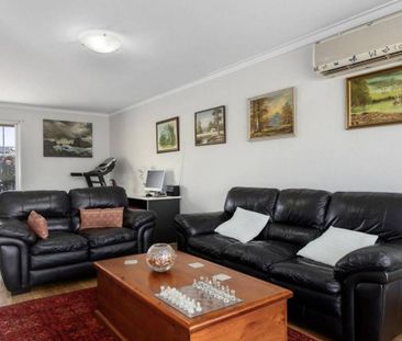 Amazing Willetton location house rental - Photo 2