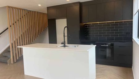 Stunning 4BR New Build in Howick - Photo 4