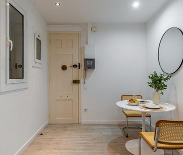 Cosy 1-Bedroom Apartment with Separate Study in Eixample - Photo 4