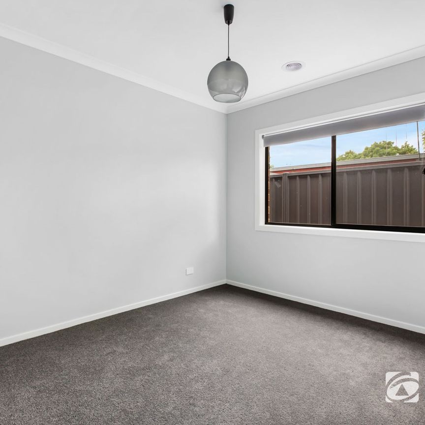 8 Drechsler Street, Flora Hill - Photo 1