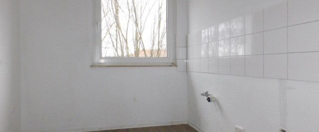 ***Renoviert und bezugsfertig... 2-Zimmerwohnung mit Balkon in zentraler Lage*** - Photo 1